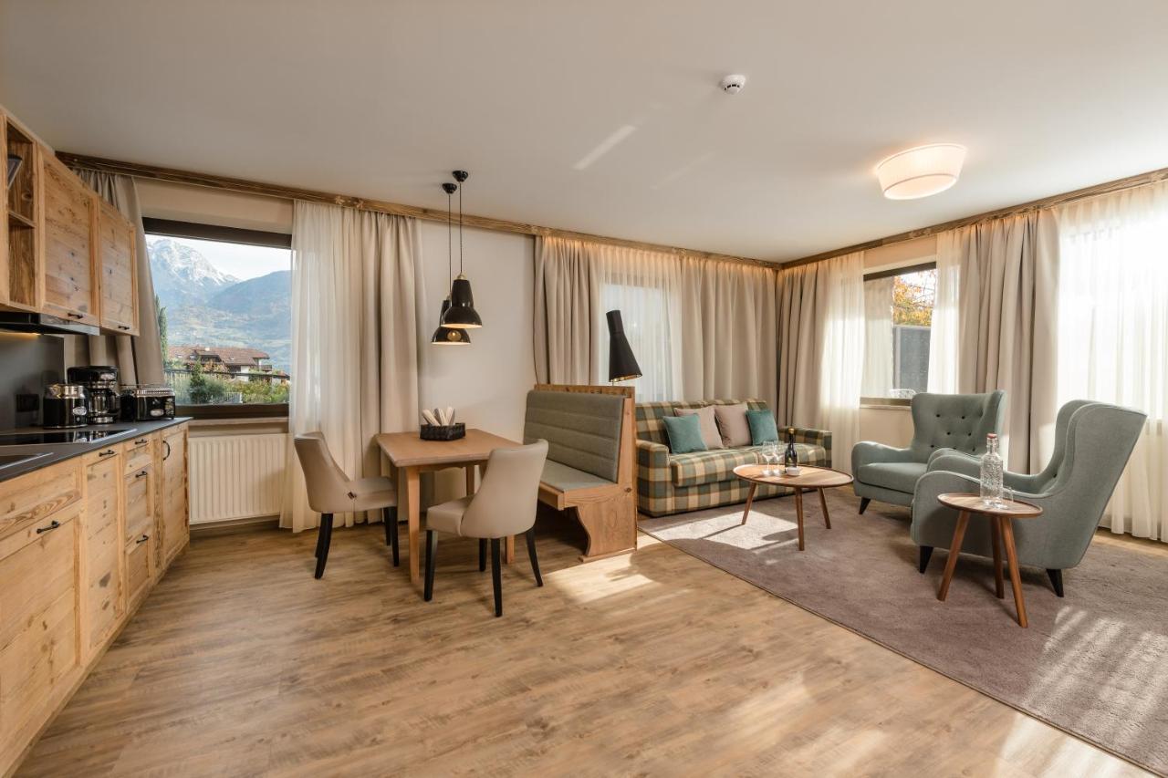 MONDI Hotel Tscherms Buitenkant foto