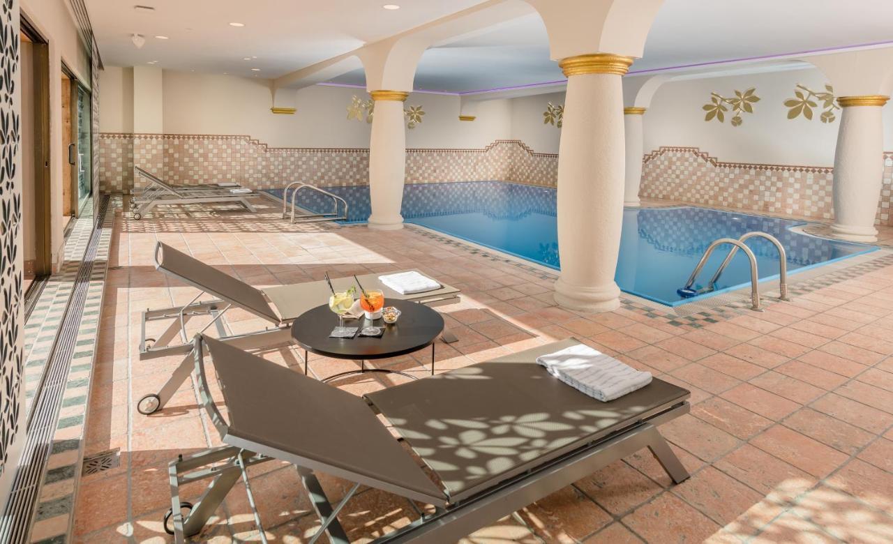 MONDI Hotel Tscherms Buitenkant foto